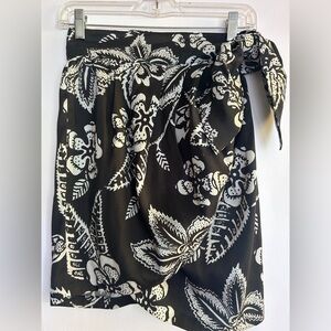 Beautiful Isabel Marant Silk Mini Faux Black and White Floral Wrap Skirt, 38/6